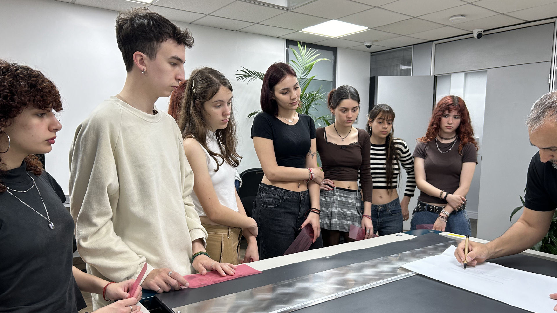 Diseñando el futuro: jóvenes, educación y semillero gráfico